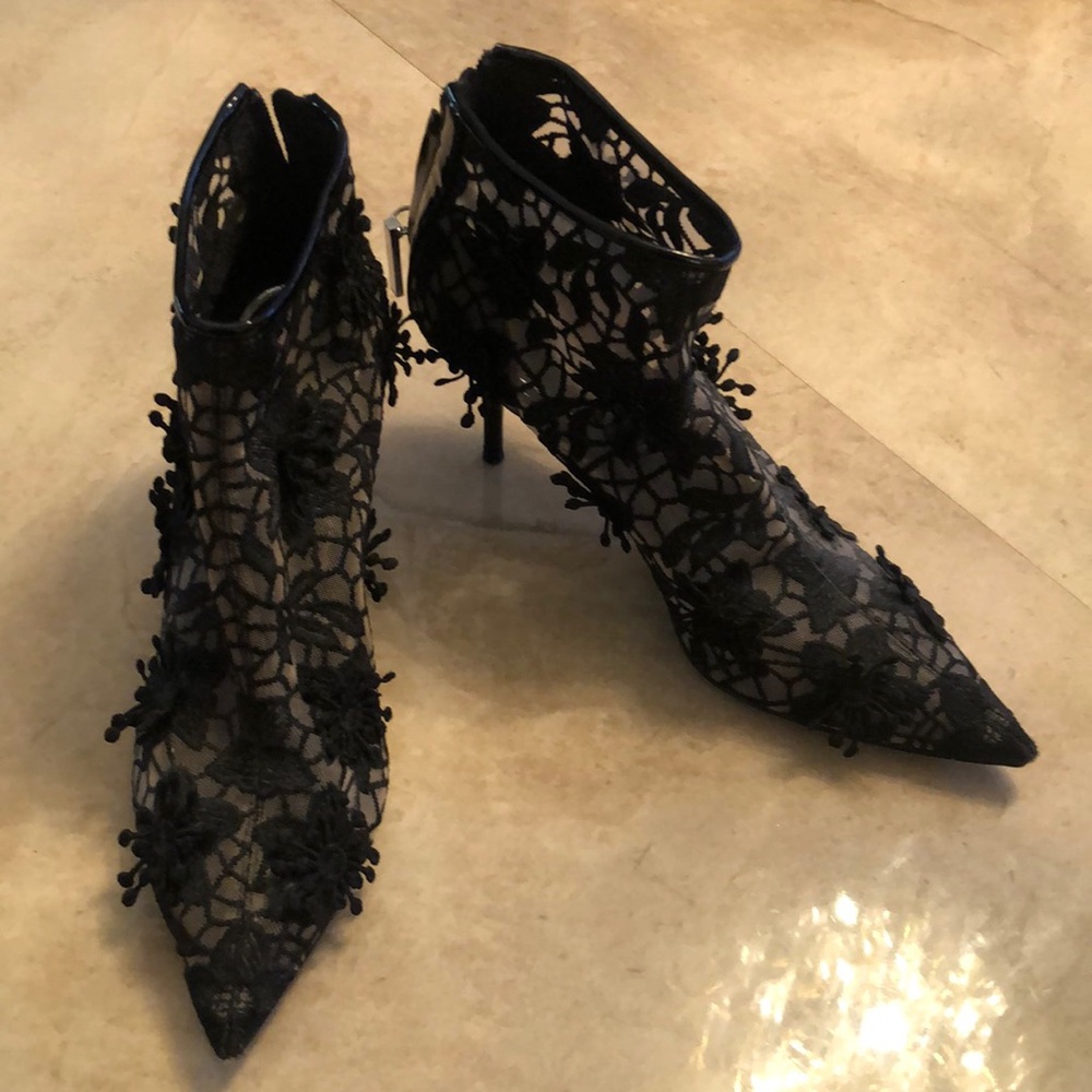 Zara Woman black mesh and floral ankle boots. 3” heel, zip back, sz 39